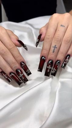 Grunge Nails With Charms, Black Chain Nails, Long Alt Nails, Goth Long Nails, Dark Nails With Gems, Acrylic Nail Designs Emo, Dark Nail Aesthetic, G59 Nails Acrylic, Emo Baddie Nails