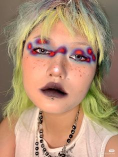 Red Graphic Makeup, Maximalist Makeup Looks, Asymmetrical Makeup, Interesting Makeup Looks, Makeup Ideas Crazy, Eclectic Makeup, Non Binary Makeup, Funky Makeup Creative, Wacky Makeup