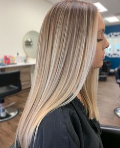 Dirty Blonde Hair Straight, Blonde Hair With Blonde Highlights, Botox Tips, Highlights On Dirty Blonde Hair, Blonde Hair Straight, Blond Beige, Baylage Hair, Hair With Blonde Highlights, Brunette Girls