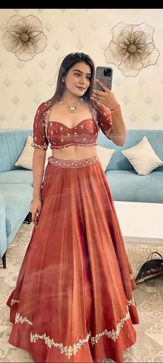 Simple Engagement Look Indian, Haldi Skirt And Top, Friend Marriage Outfit Indian, Skirt With Kurti Designs, Simple Engagement Lehenga, Fancy Lehenga Designs, Marriage Choli Design, Outfit For Friends Wedding Indian, Latest Lengha Designs Lehenga Choli