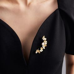 Transform yourself into an elegant butterfly with this exquisite gold-plated brooch. Bedecked with sparkly pearls, it's the perfect accessory for a wedding or special occasion. Add a touch of opulence to your outfit and make a statement with this timeless gift for her. 👌 M A T E R I A L • 18K Gold plated over brass• High quality resin pearl• This product is hypoallergenic (nickel free) and tarnish resistant📏 S I Z E• Width: 23mm （0.91 inch）• Length: 57mm (2.24 inch)• Weight: 6.3 g/piece Shape Butterfly, Lady Style, Lady Girl, Office Fashion Women, Retro Jewelry, Butterfly Brooch, Church Outfits, Suit Style, Suit Accessories