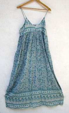 ITEM DESCRIPTION teal green floral printed cotton long women maxi dress - sleeve less with strap dress - v neckline bohemian women maxi  Features : sleeve less, V neck, Long dress Fabric : 100% Cotton Voile screen printed fabrics  For more sizes & their measurement, please refer our below chart to understand the sizes variations available with us For your size requirement, please mention your size in seller note at the time of buying. SIZE MEASUREMENT  BUSTLENGTHSHOULDER XXS34 inch51 inch13.5 in Green Cotton V-neck Maxi Dress, Green V-neck Cotton Maxi Dress, Green Bohemian Maxi Dress, Green Bohemian Printed Maxi Dress, Green Bohemian Maxi Dress With Print, Bohemian Green Sundress With Spaghetti Straps, Green Bohemian Sundress With Spaghetti Straps, Bohemian Green Sleeveless Maxi Dress, Bohemian Cotton Maxi Dress With Spaghetti Straps