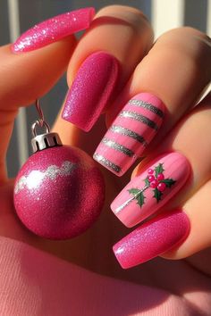 Nail Designs Gold, Pink Christmas Nail Designs, Christmas Nail Trends, Pink Christmas Nail, Sassy Nails, Pink Polish, Christmas Nails Easy, Christmas Gel Nails, Pink Nail Art