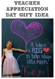 Teacher Appreciation Day Gift Idea - using sidewalk chalk to make a card or framed gift! Teacher Appreciation Diy, Teacher Appreciation Gifts Diy, Teacher Appreciation Printables, Thanks A Latte, Teachers Diy, Diy Teacher Gifts, Sidewalk Chalk, Gift Diy, Teacher Appreciation Gift