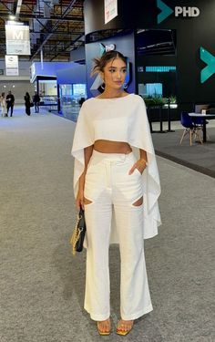 @sstyle.me White Party Outfit, 70s Outfits, Outfit Primavera, Classy Casual Outfits, Looks Chic, Elegant Outfit