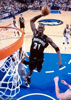 a basketball player dunking the ball into the hoop