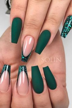 Emerald Nails, Green Acrylic Nails, Crown Aesthetic, St Patricks Day Nails, Dark Green Nails, Chop Recipes, January Nails, February Nails, Green Nail Designs