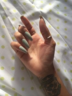 linrenzo: People rarely get gray anymore Light Green Nails, Green Nails Acrylic, Sage Green Nails, Mint Nails, Green Nail, Fall Acrylic Nails, School Hairstyles