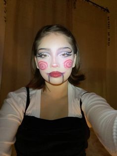 Jigsaw Costume Makeup, Puppet Halloween Makeup, Halloween Costumes Face Makeup, Easy Doll Makeup Halloween, Makeup Looks Halloween Easy, Jigsaw Makeup Woman, Quick And Easy Halloween Makeup Looks, Billy The Puppet Makeup