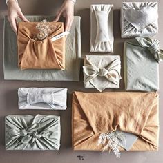 there are many different types of napkins laid out on top of each other with bows