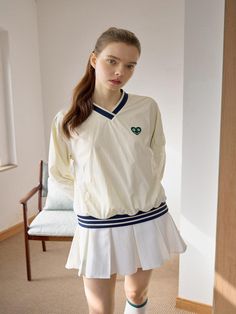 Composition : PollyCountry of Origin : Republic of Korea White V-neck Top With Ribbed Cuffs, Preppy Long Sleeve Tops With Ribbed Cuffs, Active Wear, Composition, Cream, The Originals, Sweatshirts, Clothes For Women, Clothes