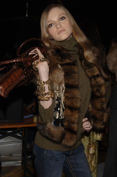 Vlada Roslyakova backstage at Roberto Cavalli Fall/Winter 2006 Modeling Vibe, Moda Icon, 00s Models, 2000s Models, Slavic Doll, Vlada Roslyakova, Off Duty Model, Models Backstage, Models Off Duty Style