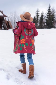 Hello and welcome to our shop. Each coat is unique and one of a kind. It is entirely hand painted with colorful boho style patterns on a beautiful turquoise base. The coat is SIZE S /M. It has a hoodie and can be closed with a zipper. The fabric is not very thick, therefore the coat is suitable for a layered winter outfit or as a spring/fall overcoat as well. MEASUREMENTS Size S Shoulders: 40 cm Sleeves: 62 cm Length: 88 cm Chest: 102 cm The sleeves are folded at the end, so by unfolding them, t Boho Winter Outfits Hippie, Bohemian Style Winter, Colorful Boho Style, Colorful Boho Fashion, Bohemian Winter, Bohemian Style Clothing, Boho Clothes, Bohemian Chic Fashion, Winter Boho