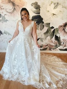 V Neck Backless White Lace Long Prom Dresses, White Lace Wedding Dresses, White Formal Evening Dresses Plus Size Wedding Gown, White Lace Wedding Dress, Plus Size Wedding Gowns, Backless Wedding, Backless Wedding Dress, Long Wedding Dresses, Plus Size Wedding, Tulle Lace, A-line Wedding Dress