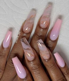 Nails Idea For Christmas, Nail Ideas Winter Colors, Pink Winter Acrylic Nails, Birthday Nails Coffin Classy, Purple Marble Nails Acrylic, Christmas Marble Nails, Marble Christmas Nails, Marble Ombre Nails Acrylic, Marble Purple Nails