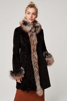 click to expand Leather Jacket Fur, Fur Coat Fashion, Jacket Fur, Winter Event, Elegant Coats, Shearling Jacket, Sporty Look, Coat Fashion, Fox Fur