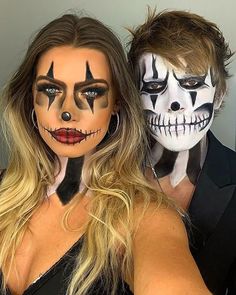 Clown Couple Halloween Costumes, Clown Skull Makeup, Skull Clown Makeup, Clown Costume Couple, Maquillage Halloween Couple, Couples Clown Costumes, Makeup Halloween Pareja, Couple Skull Makeup, Couple Makeup Halloween