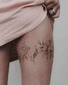 a woman's thigh with flowers on it