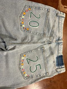 senior 2025 Class Of 2026 Painted Jeans, Swnior Jeans, Senior Jean Ideas Painted, 2025 Jeans Senior, Senior Overalls Ideas 2024, Cute Painted Jeans School Spirit, Class Pants Ideas, Senior Sweatpants Ideas, Sophomore Hoco Jeans