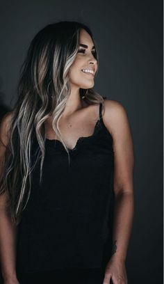 Colorhair Haircolor, Layered Hair Ideas, Long Hair With Layers, Cuts For Long Hair, Brunette Hair Color With Highlights, Dark Hair Dye, Layered Haircuts For Long Hair, Hairstyle For Wedding, Delicate Face