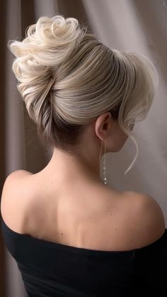 On Trend Hairstyles, Regal Updo, High Fashion Hairstyles, Hair Updo Styles, Beautiful Gray Hair