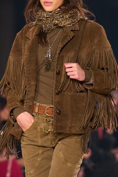 Isabel Marant Style, Suede Jacket Outfit, Look Boho Chic, Suede Outfit, Looks Country, Western Chic, Boho Chic Outfits, 가을 패션, Fall 2024