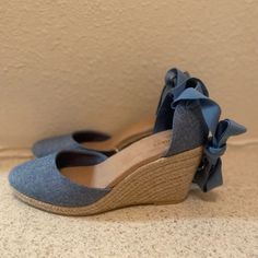 New Never Wear Light Blue Round Toe Casual Heels, Blue Heels With Cushioned Footbed For Spring, Casual Adjustable Heels For Spring, Casual Blue Closed Toe Heels, Casual Denim Blue Heels With Round Toe, Casual Blue Slip-on Heels, Casual Blue Heels Medium Width, Casual Light Blue Heels For Beach, Light Blue Casual Synthetic Heels