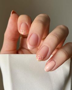 Simple Wedding Manicure, Simple Builder Gel Nail Designs, Simple Natural Nails Designs, Short Neutral Nail Designs, Simple Winter Nails Short, Short Round Nail Designs, Short Round Acrylic Nails, Neutral Nail Art Designs, Rounded Acrylic Nails