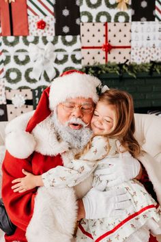 Holiday Photo Outfits, Outfit Ideas Holiday, Santa Mini Session, Holiday Photos Outfits, Santa Claus Photos, Christmas Card Photos, New Year Photoshoot, Family Photo Outfit Ideas, Waukesha Wisconsin