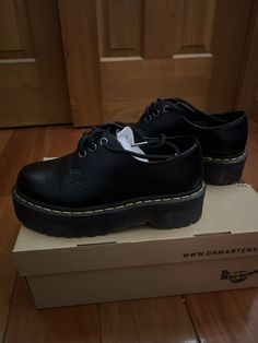 #ad Find ideas and inspiration for Dr. Doc Martens 1461 Black Oxford Shoe Women�s Size 6 Low Top Boot Platforms, Fashion Womens Boots Doc Martens Ankle Boots, Doc Martens 1461 Platform, Doc Martens Platform Boots, Boot Platforms, Dr Martens Shoes Women, Doc Martins Shoes, Docs Shoes, Black Docs, Doc Martens Platform