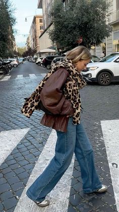 Fall Fashion Inspo Outfits, Nyc Winter Outfits Street Style 2024, 90 Style Outfits 90s Fashion, Aw24 Fashion Trends, Spain Winter Outfits, Looks Adidas, Leopard Print Outfits, Latina Outfits, New York Outfits