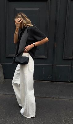 The Row Margaux 15 Outfit, The Row 90s Bag Outfit, White Jeans Black Top Outfit, The Row Bag Outfit, The Row 90s Bag, The Row Aesthetic, Row Aesthetic, Minimal Stil, The Row Bag