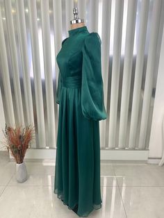 Made from 100% organza chiffon fabric.  product weight is 550 grams.  It is a lined dress.  It is 152 centimeters long. Green Chiffon Evening Dress, Chiffon A-line Maxi Dress For Wedding, Green Organza Gown For Banquet, Green Organza Gown For Banquets, Green Organza Evening Dress For Wedding, Green Organza Wedding Dress, Long Chiffon Abaya For Parties, Eid Floor-length Organza Dresses, Elegant Long Chiffon Abaya