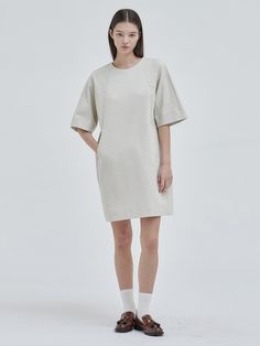 This is NILBY P’s casual dress made of comfortable fabric. With its simple silhouette and comfortable fit, it's a highly versatile item. The seam details and pocket lines add some points of interest. It's easy to pair with various outerwear pieces in the spring season, and it can also be worn alone as a standalone item in the summer season.- It's a great item for daily wear- You can style it with different styles of outerwear to create various looks- It can be easily taken off with the buttons on the back Relaxed Fit Mini Dresses For Work, Mini Workwear Dresses With Side Pockets, Chic Mini Dress With Pockets And Relaxed Fit, Relaxed Fit Cotton Mini Dress For Work, Relaxed Cotton Mini Dress For Work, Relaxed Fit Knee-length Mini Dress With Pockets, Knee-length Mini Dress With Pockets And Relaxed Fit, Cotton Shift Dress With Pockets, Relaxed Fit Midi Dress With Pockets For Work