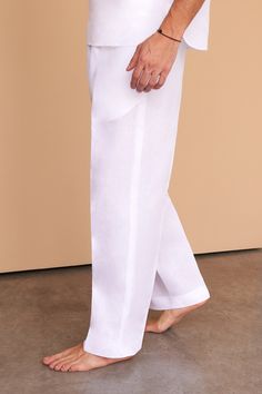 The Caden drawstring all-white linen pants are the perfect choice for easy-to-wear resort living. - 100% Italian "Masters of Linen"Pre-shrunkSoftened Churidar Pajama, White Pajamas, Indian Kurta, Linen Men, Classic White Shirt, Linen Pant, White Linen Pants, Linen Fashion, Ethnic Looks