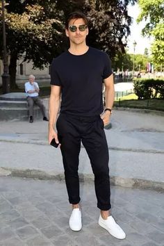 Indie Outfits Men, Man In Black, Black Chinos, Stylish Men Casual, Mens Fashion Casual Outfits, Stylish Mens Outfits, Men Street