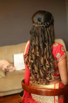 ❤❤♥For More Follow On Insta @love_ushi OR Pinterest @ANAM SIDDIQUI ♥❤❤ Floral Hairstyle, Hair Dressing, Hairstyle Wedding, Simple Wedding Hairstyles, Bridal Hairstyle, Funky Hairstyles, Round Face Haircuts, Fringe Hairstyles