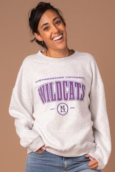 Northwestern Vintage Oversized Crew - Fan Girl Clothing Msu Outfit, Spartan Women, Trendy Games, Coffee Date Outfits, Campus Style, Tailgate Outfit, Northwestern University, Ash Gray, Fit Details