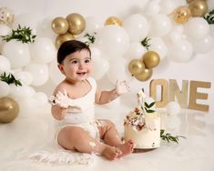 Berry Photoshoot, Twin Cake Smash, Cake Smash Theme, Cake Smash Outfit Girl, Baby Birthday Photoshoot, Baby Milestones Pictures, Smash Cake Girl, 1st Birthday Pictures, 1st Birthday Photoshoot