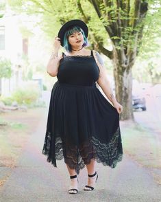 My last official #summergoth look of the summer courtesy of @chicweplus #ad I wish I had this skirt all summer long, it’s so light and… Women With Belly, Casual Goth, Summer Goth, Shirred Dress, Plus Size Beauty, Plus Size Fashion For Women, Goth Grunge, Plus Size Shopping