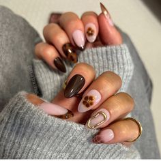 Nails Inspo Autumn 24, Brown Nails Flower, Autumn Abstract Nails, Brown Autumnal Nails, Funky Brown Nails, Brown Funky Nails, Eclectic Nails, Autom Nails 2024, Autumn Manicure