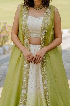 Mehendi Gown Outfit, Ideas For Traditional Outfits, White Dress For Haldi Function, Dhawani Set, Traditional Outfit Ideas For Women, Function Wear Dresses For Women, White And Green Saree, Marriage Outfits For Women, Function Dresses For Women