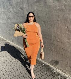 Silk Dress Midsize, Dress According To Body Shape, Ethereal Plus Size Aesthetic, Vacation Inspo Pics Mid Size, Plus Size Sundress Aesthetic, Midsize Princesscore, Silk Dress Plus Size, Soft Belly, Dress For Your Body Type