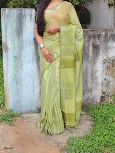 Magical Linen Saree | www.gosmartonline.in Kerala Bride, Telugu Wedding, Linen Sarees, Linen Saree, Minimal Look, Unique Blouse, Saree Models, Elegant Saree, Chiffon Saree