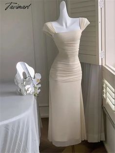 Bodycon Dress Outfit Party, Bodycon Clothes, Simple Elegant Dresses, Dress Outfits Party, High Low Prom Dress, Elegant Bodycon Dress, Party Ladies, Body Con Dress Outfit, 70s Inspired Fashion