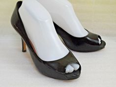 BCBG Girls Paris WOMEN'S OPEN TOE HIGH HEELS PUMPS SIZE 8M / 38 BLACK PATENT LEATHER UPPER, MAN MADE LINING AND SOLE STILETTOS Very gently used condition, they are looking for a pair of new feet! These are perfect for all evening occasions demanding a classy shoe. Lightly padded heel, instep and sole prevent fatigue. The upper is luxurious black patent leather, with uber-styled BCBG design. The balance and sole are man made. Open toe with dressy bow motif These ADORABLE shoes feature: Lightly Pa Classy Shoe, Classy Shoes, Open Toe High Heels, Paris Woman, Heels Pumps, High Heel Pumps, Black Patent Leather, 8 M, Vince Camuto