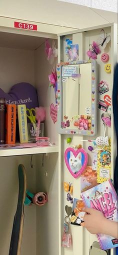 Y2k Locker Decor, Stayc Stereotype Aesthetic, Kawaii Locker Ideas, Kpop Locker Decor, Kpop High School Concept, Stereotype Stayc Aesthetic