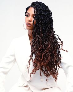 BOHO MAJESTY TWISTS® are our beautiful take on the popular passion twist salon style. Majesty Twists are around 0.8cm wide. Each twist has its own curl pattern of kinks and curls resulting in a distinctive and stunning “salon finish” look, but in a fraction of the time. The triple tone colours on these twists have been custom designed with you in mind. The gradients and blends have been developed to complement work well and highlight bring out the beauty in all melanated skin tones. Majesty Twis Passion Twists, Kanekalon Hairstyles, Synthetic Hair Extensions, Natural Hair Braids, African Braids Hairstyles, Braiding Hair, Crochet Hair