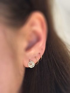 Gorgeous spiral threader earrings. Minimalist, comfortable, perfect for everyday use. The earrings are sold as single or as a pair of your choice and in 14K gold filled or sterling silver 925, see variations in drop-down menu. Measures: Each ear hoop is 9mm diameter. For different size, please contact us. How to use: 1. Adjust spiral width to much your piercings. 2. Insert the earring to first hole and then twist throw each hole. Made to order. Will arrive in a pretty gift box ready to give or k Spiral Single Earring For Everyday Wear, Everyday Spiral Earrings For Pierced Ears, Spiral Wrap Pierced Earrings, Spiral Cartilage Earrings As Gift, Spiral Single Wrap Earring, Everyday Spiral Single Earring, Minimalist Spiral Hoop Earrings For Pierced Ears, Minimalist Spiral Single Earring, Minimalist Single Spiral Earring