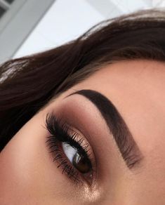 Eyeshadow, eyebrow accentuate, New Year's make-up in brown and gold #accentuate #Brown #Eyebrow #Eyeshadow #gold #Hairstyle #hairstyles #Makeup #Year39s Make Up Diy, Make Up Designs, New Year's Makeup, Smokey Eyeliner, Eye Makeup Steps